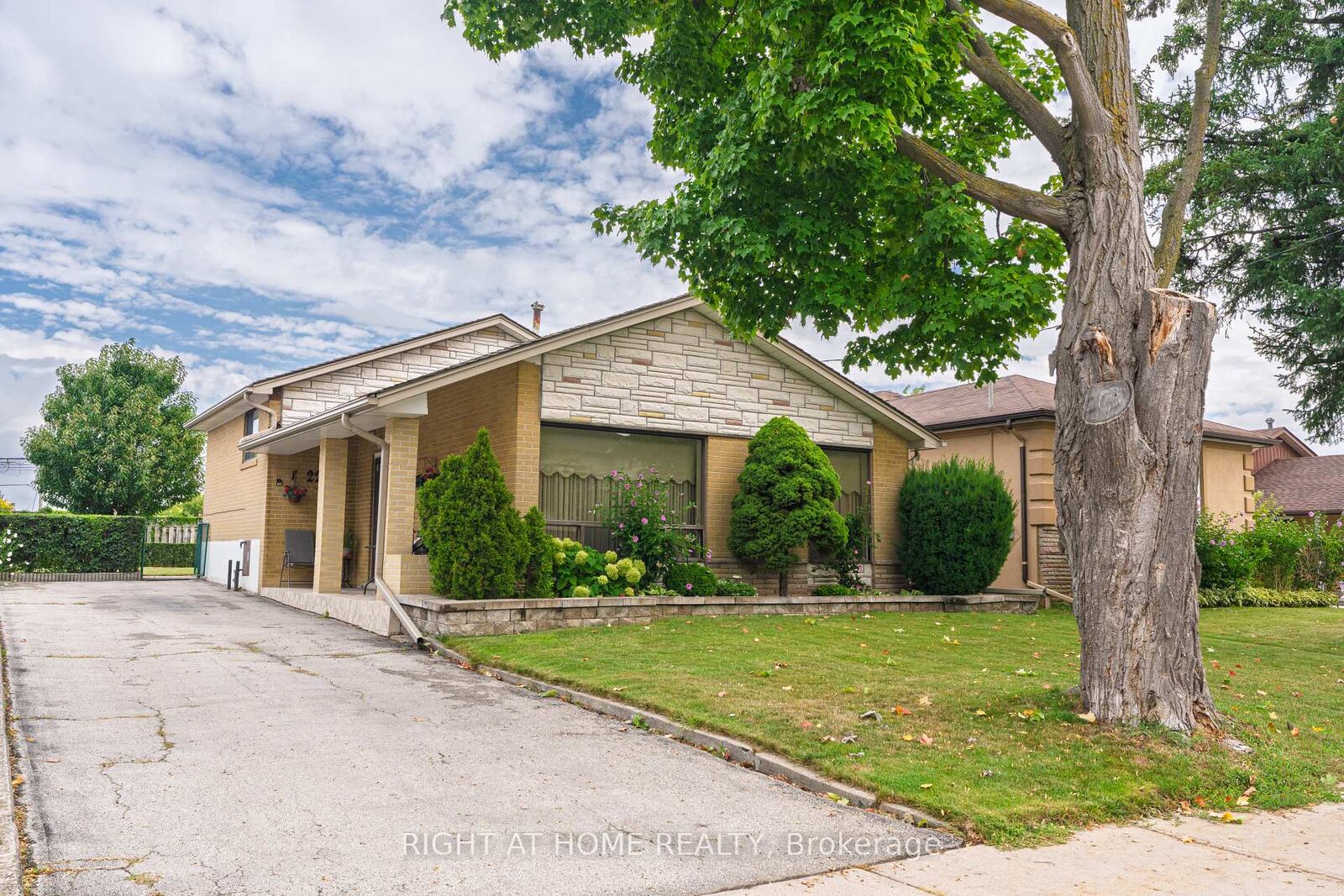 Property Photo:  22 Monterrey Drive  ON M9V 1S8 