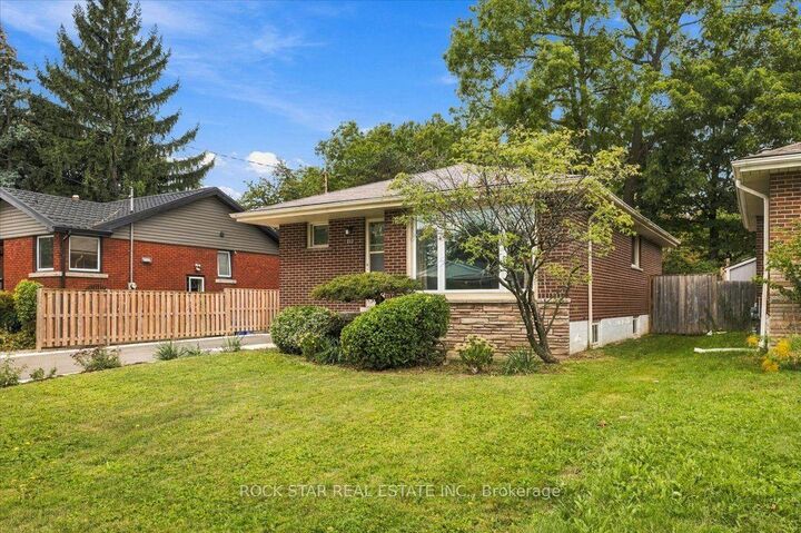 Property Photo:  212 West 33rd Street  ON L9C 5J5 