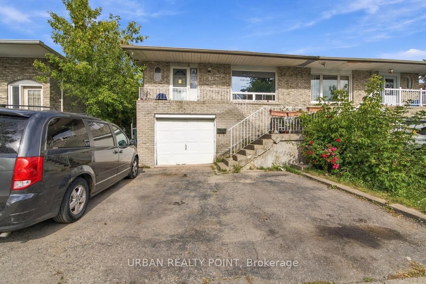 Property Photo: 31 Ivybridge Drive ON L6V 2X1