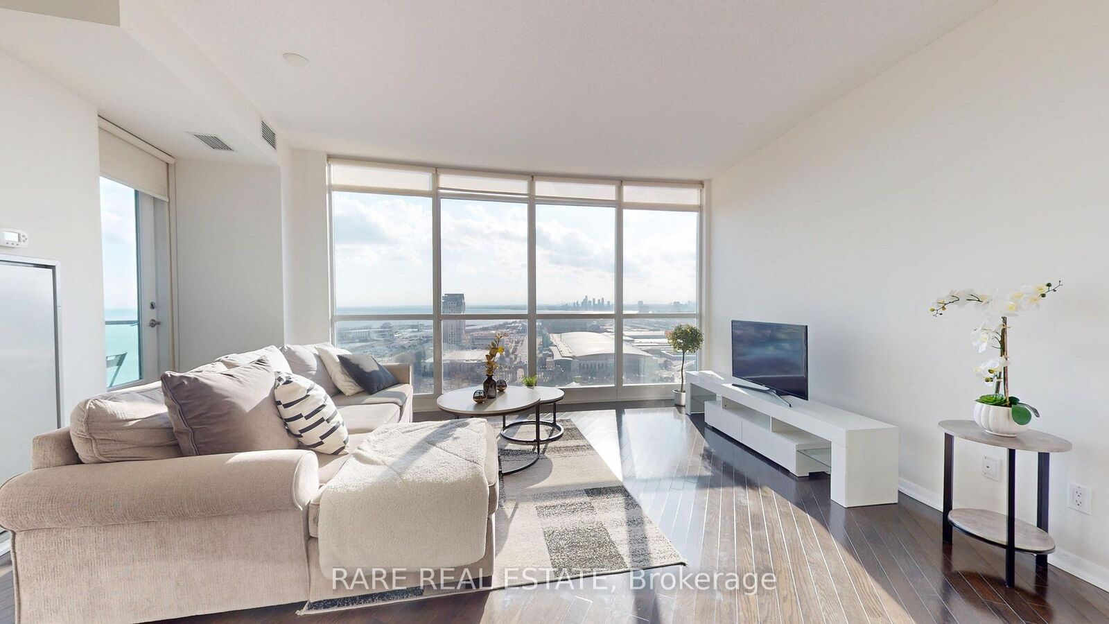 Property Photo:  215 Fort York Boulevard 3005  ON M5V 4A2 