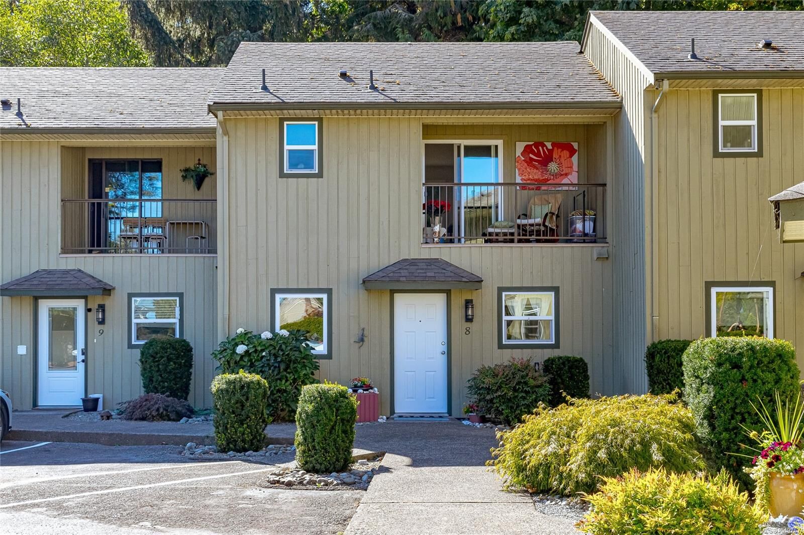 Photo de la propriété:  3350 Island Hwy W #8  BC V9K 2S2 