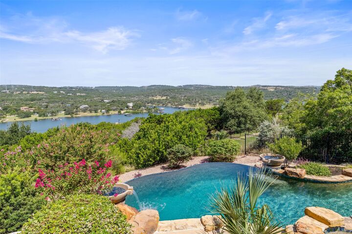 Property Photo: 2702 Lakehurst Road TX 78669