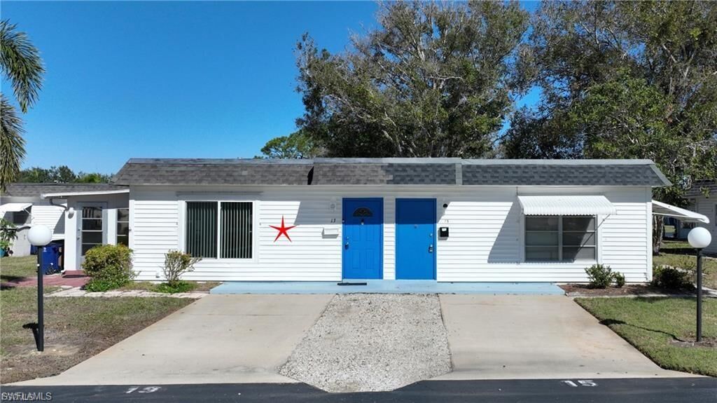 Property Photo: 13 Hamlin Ct FL 33936