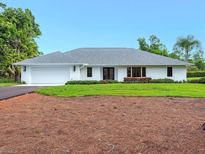 Property Photo: 5520 Cynthia Ln FL 34112