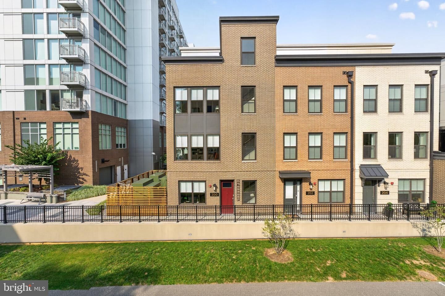 Property Photo: 200 Canal Center Plz VA 22314