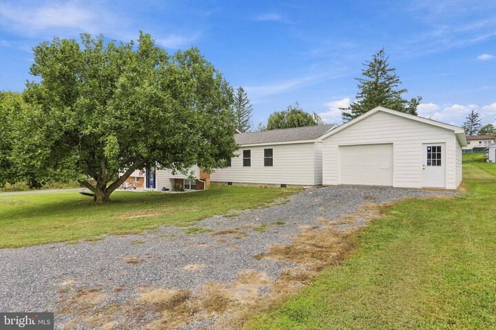 Property Photo: 14804 Lone Oak Road MD 21502