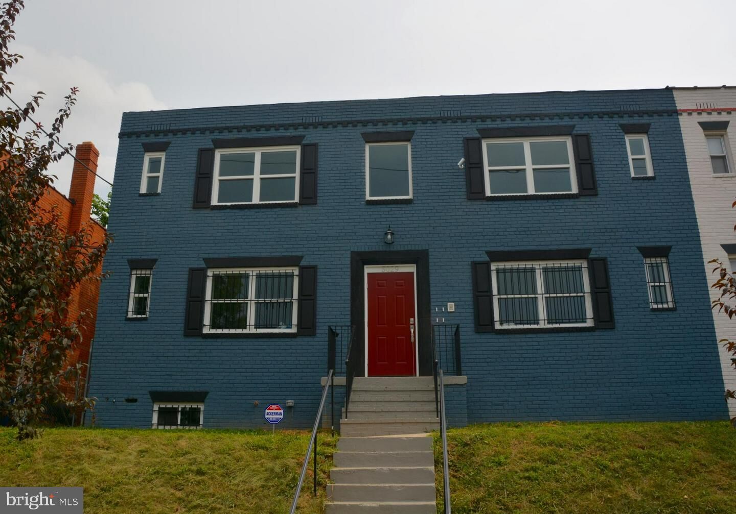 Property Photo:  5029 Hanna Place SE 1  DC 20019 
