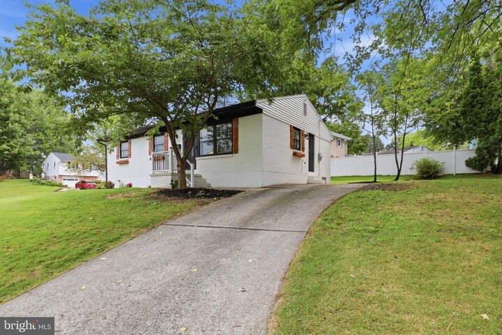Property Photo:  861 W Foxcroft Drive  PA 17011 