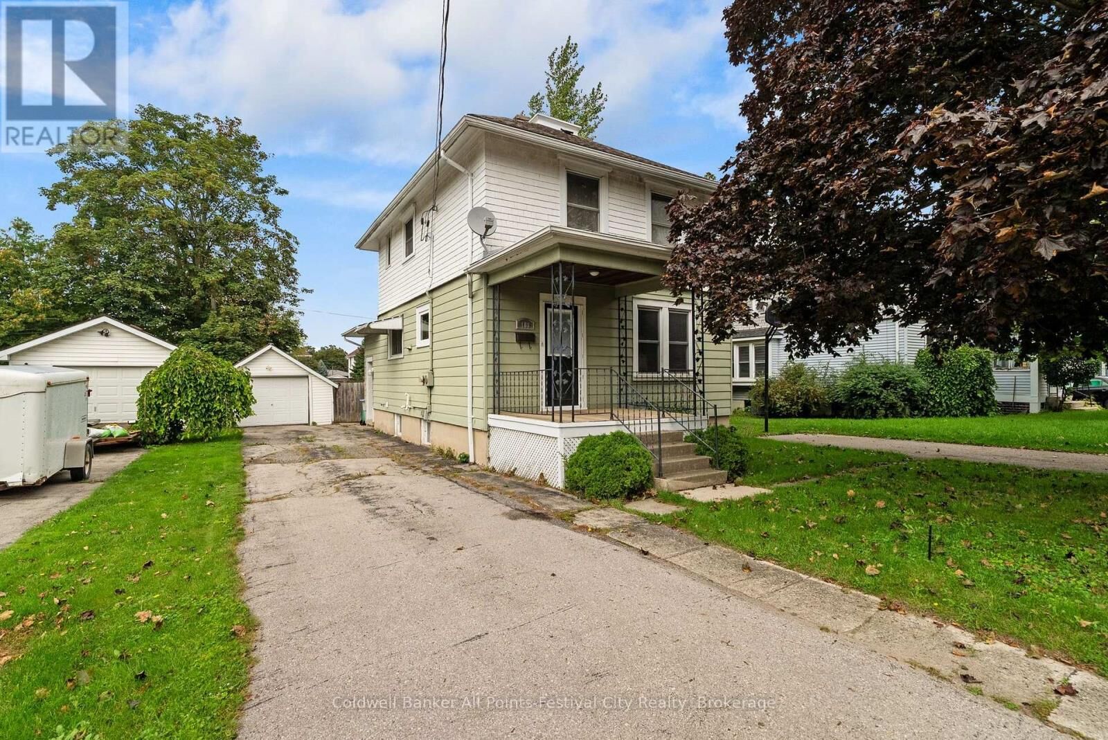 Property Photo:  163 Brock Street  ON N7A 1R4 