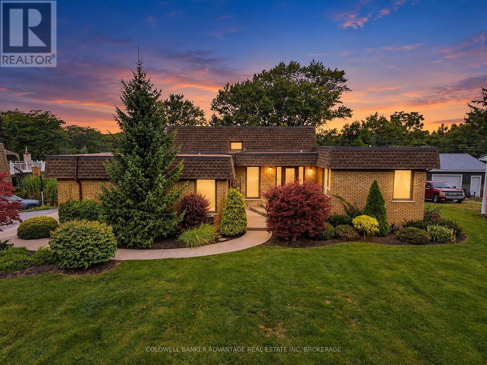 Property Photo:  21 Thorncrest Road  ON L3K 5C7 