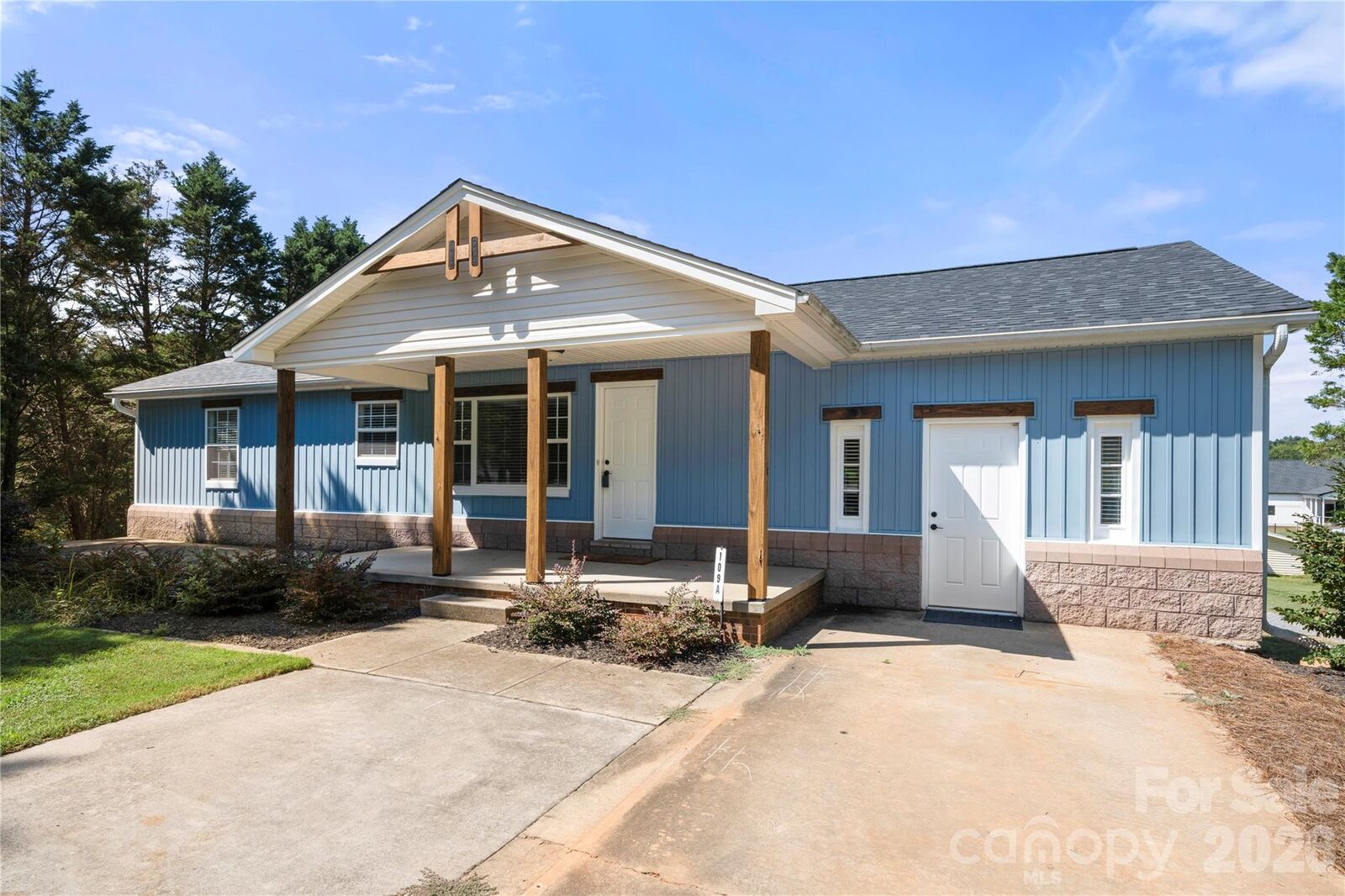 Property Photo:  109 Woodside Avenue  NC 28054 