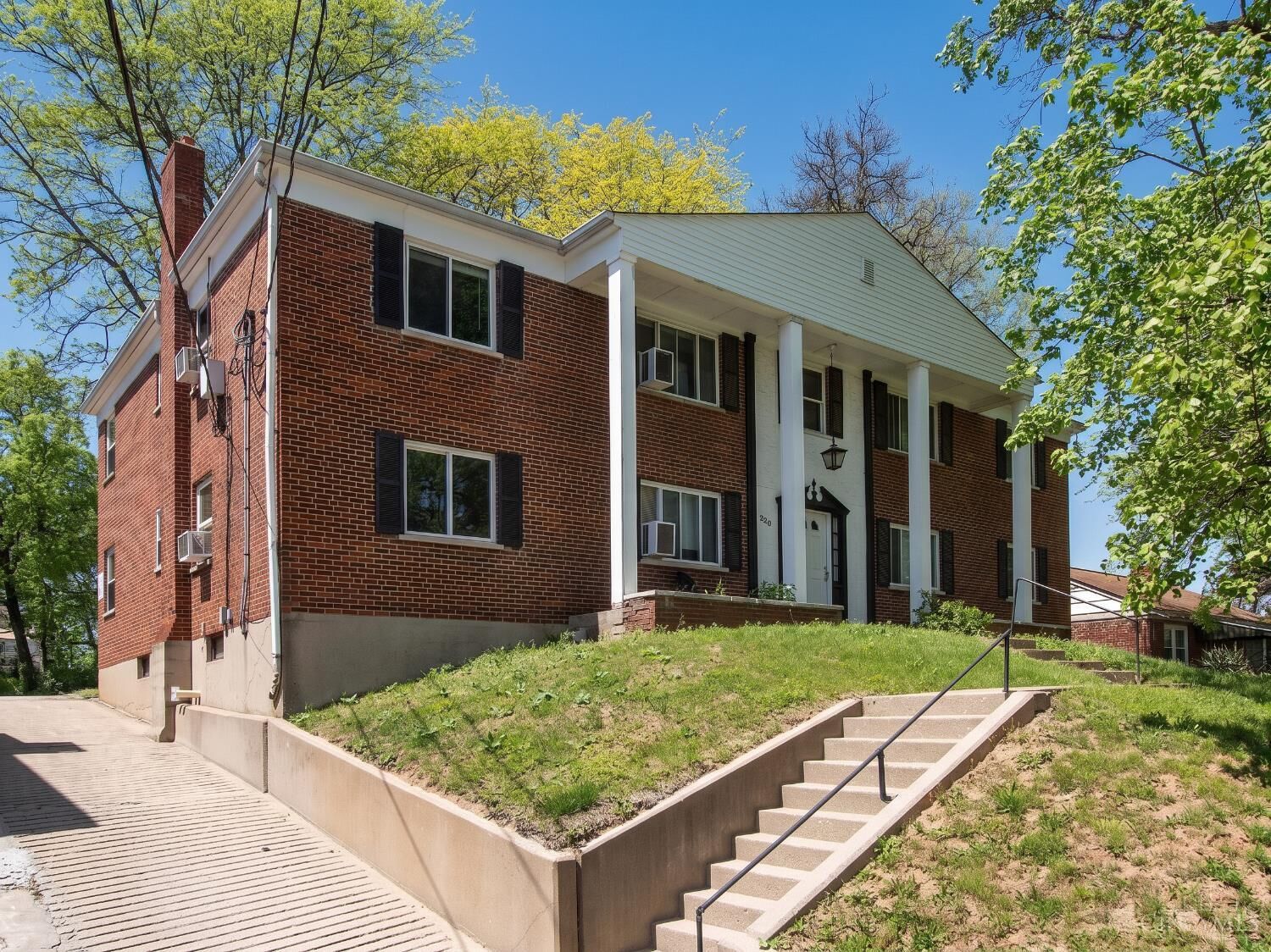 Property Photo: 1735 Sutton Avenue OH 45230