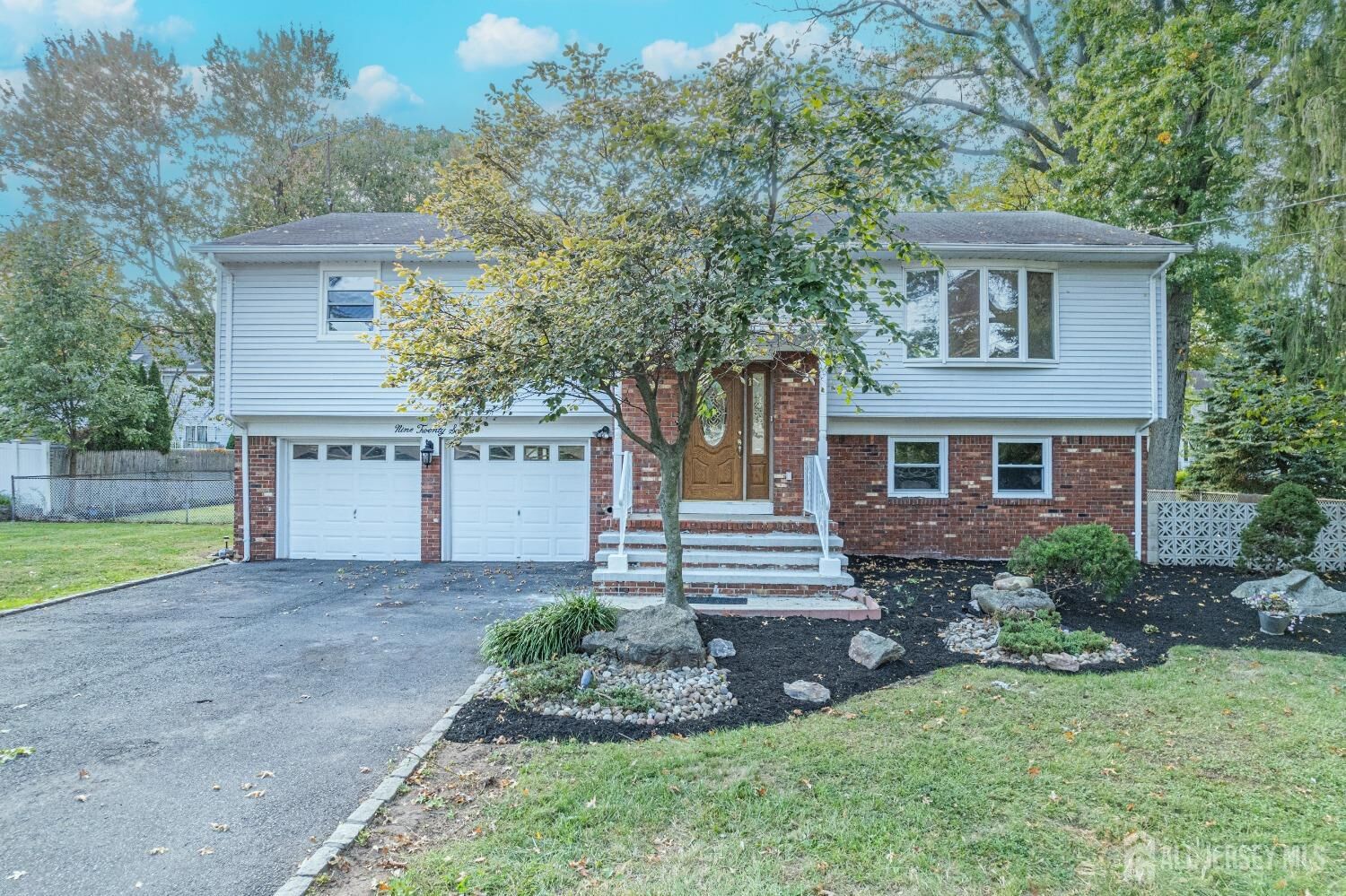 Property Photo:  927 Wood Avenue  NJ 08820 