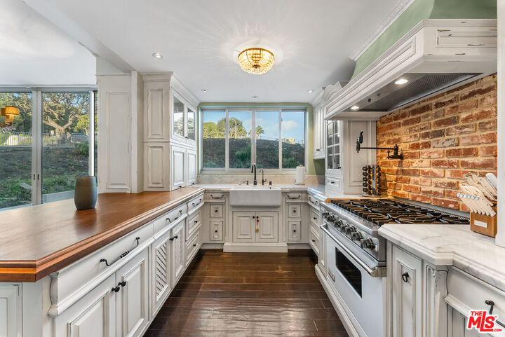 Property Photo: 17366 W Sunset Blvd, Unit 102 CA 90272