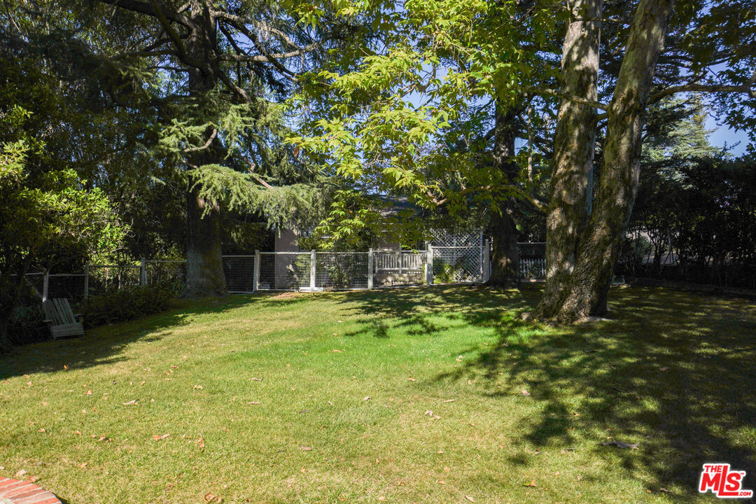 Property Photo: 4164 1/2 Stansbury Ave CA 91423