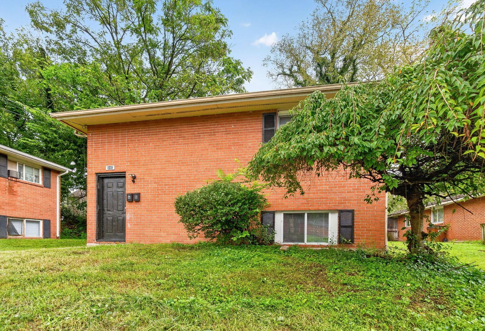 Property Photo: 940 Ferndale Place OH 43209