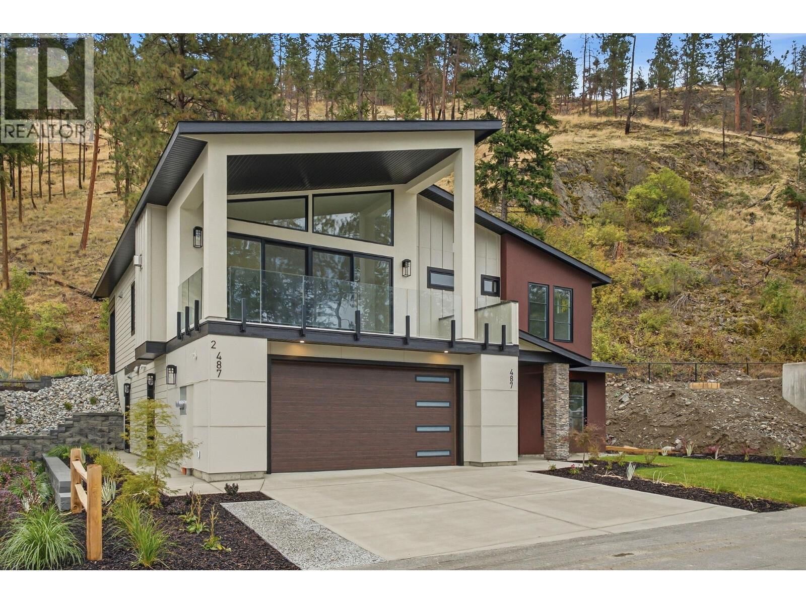 Property Photo:  487 Clifton Road North  BC V1V 1H1 
