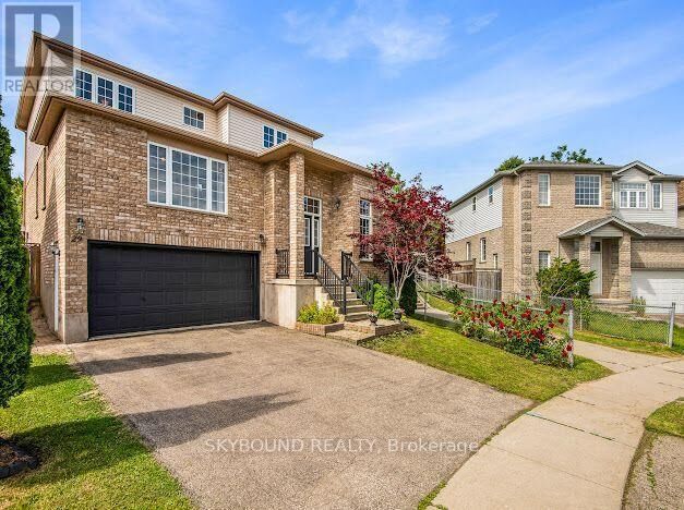 Property Photo:  29 Blue Lace Crescent  ON N2E 3W8 