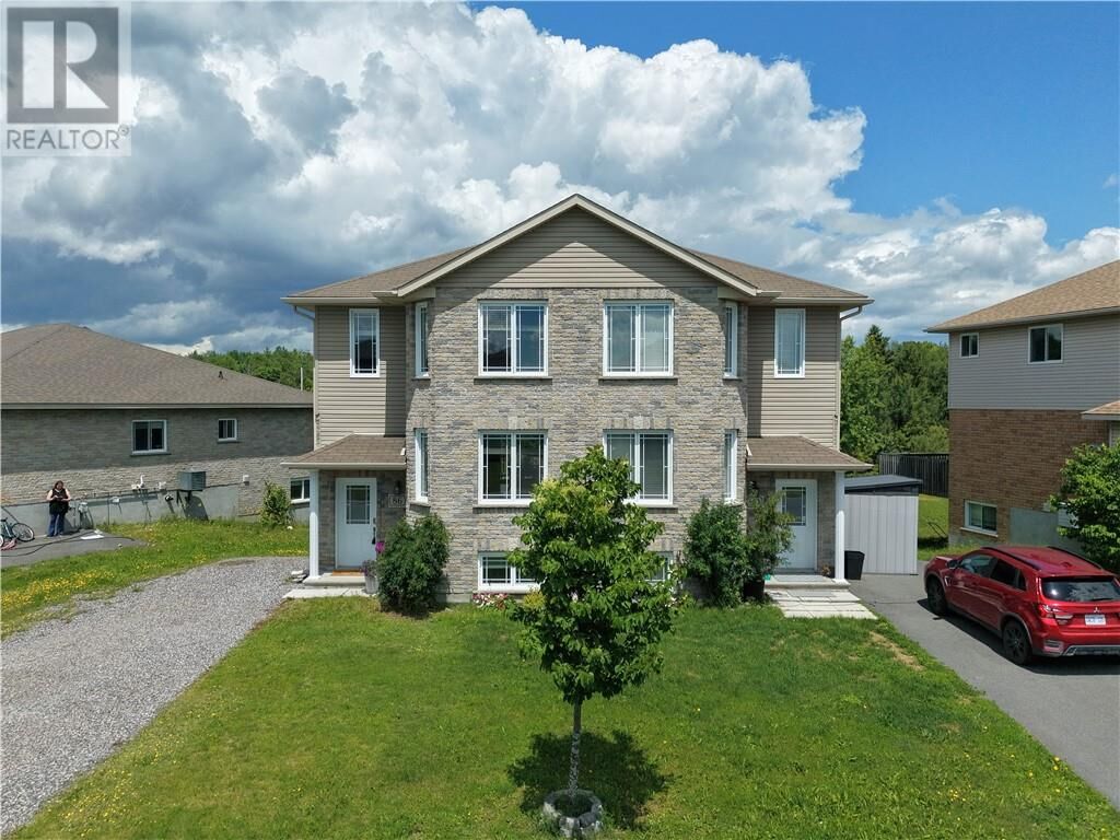 Property Photo:  86 Rinkside Court  ON P3E 0E3 