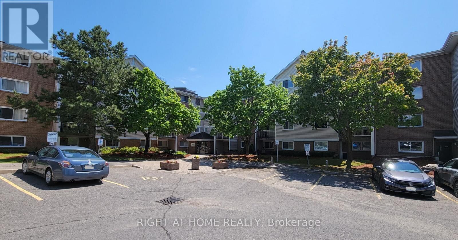 Property Photo: 260 Brittany Drive 414 ON K1K 4M2
