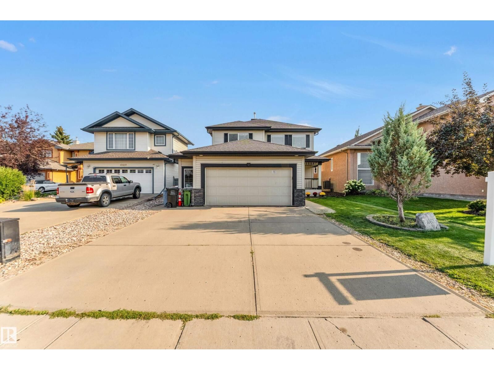 Property Photo: 10621 175A Av NW AB T5X 6C1