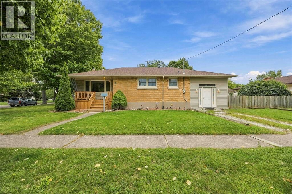 Property Photo:  6 Massey Crescent  ON N7S 2P5 