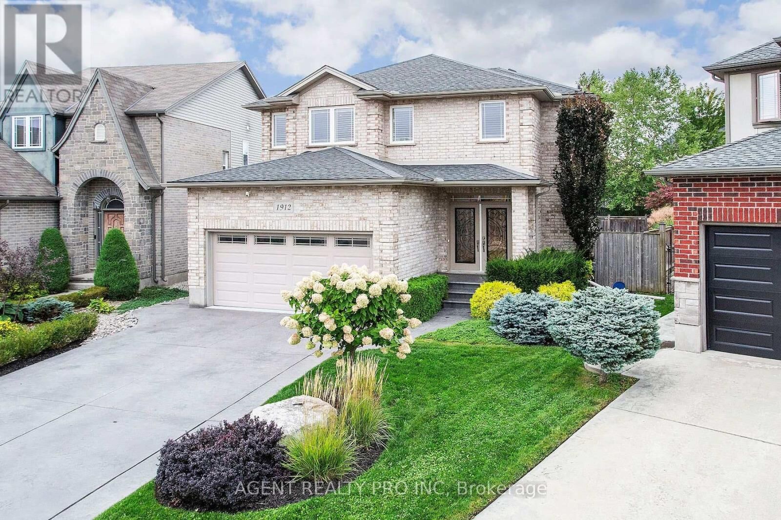 Property Photo:  1912 Jubilee Drive  ON N6G 0H6 