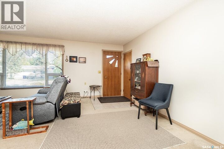 Property Photo:  405 4th Avenue E  SK S0K 4T0 