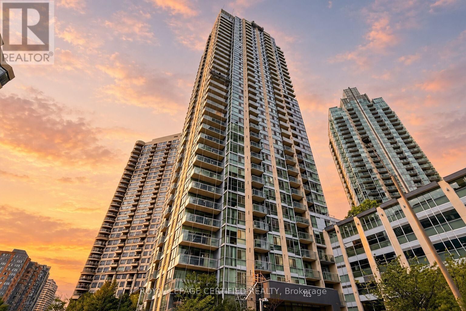 Property Photo: 225 Webb Drive 603 ON L5B 4P2