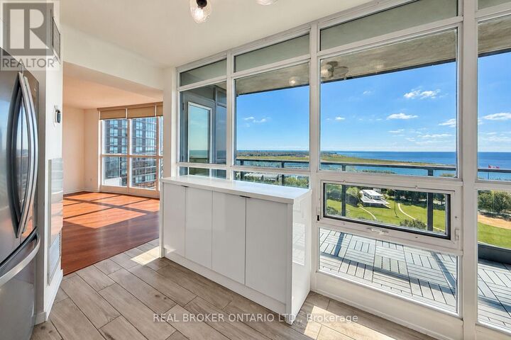 Property Photo: 219 Fort York Boulevard 1909 ON M5V 1B1