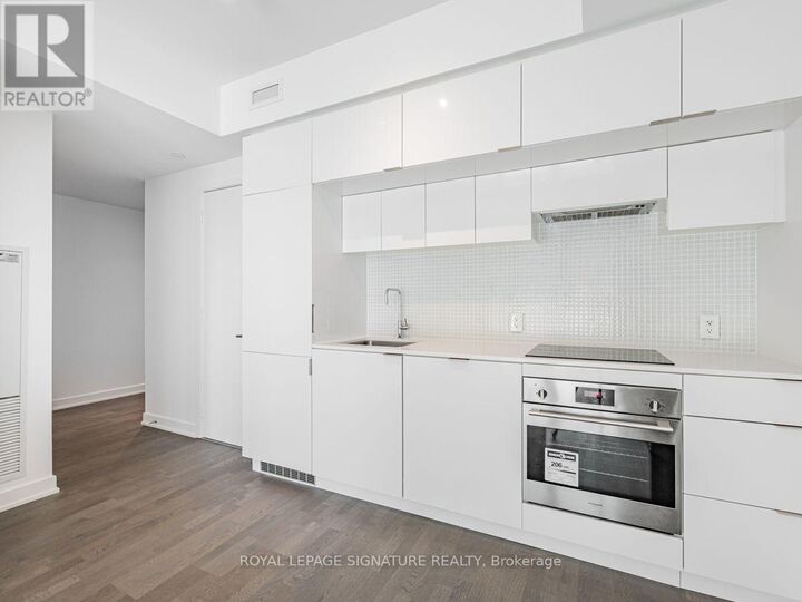 Property Photo:  185 Roehampton Avenue 615  ON M4P 0C6 