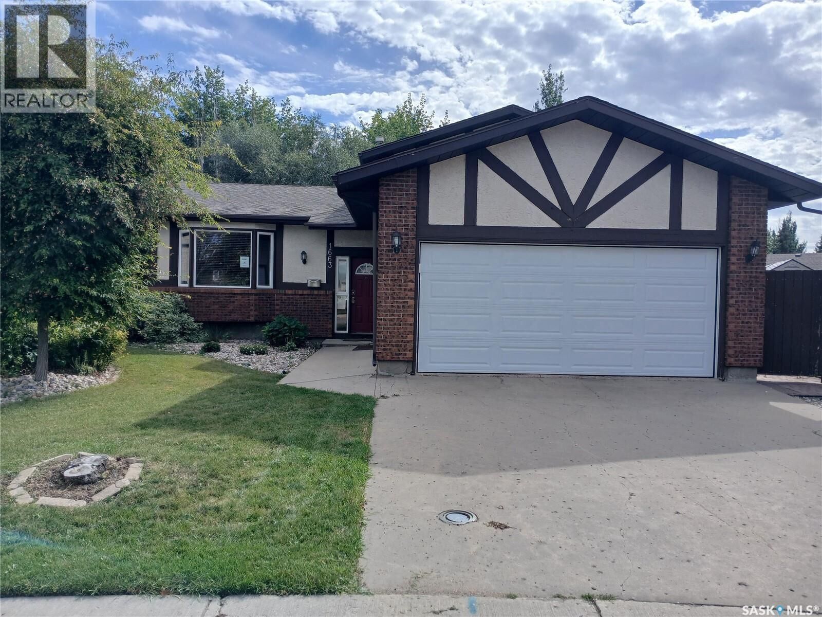 Property Photo:  1663 Shattuck Bay N  SK S4X 4G6 