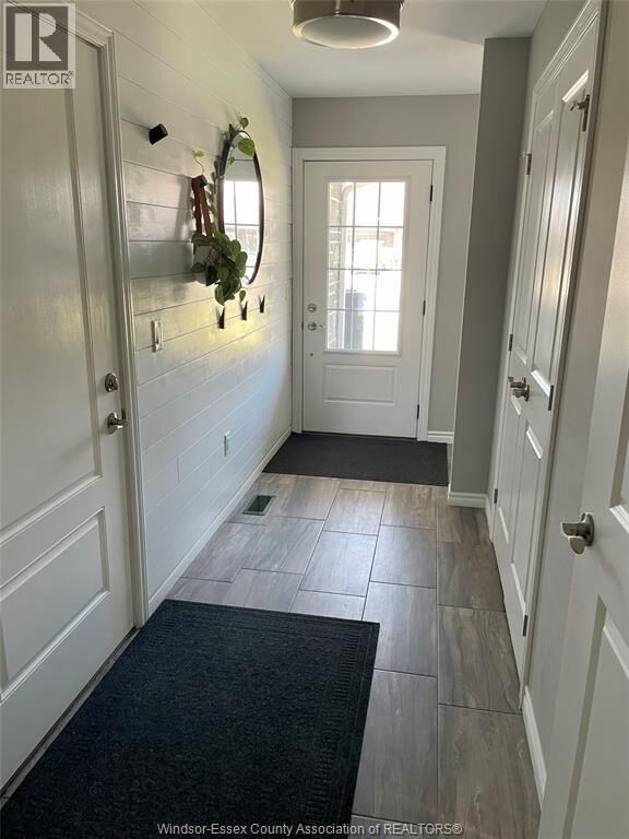 Property Photo:  137 Meadowview Avenue  ON N9V 0E9 