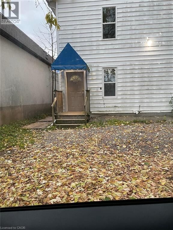 Property Photo:  567 Woolwich Street 6  ON N1H 3Y4 