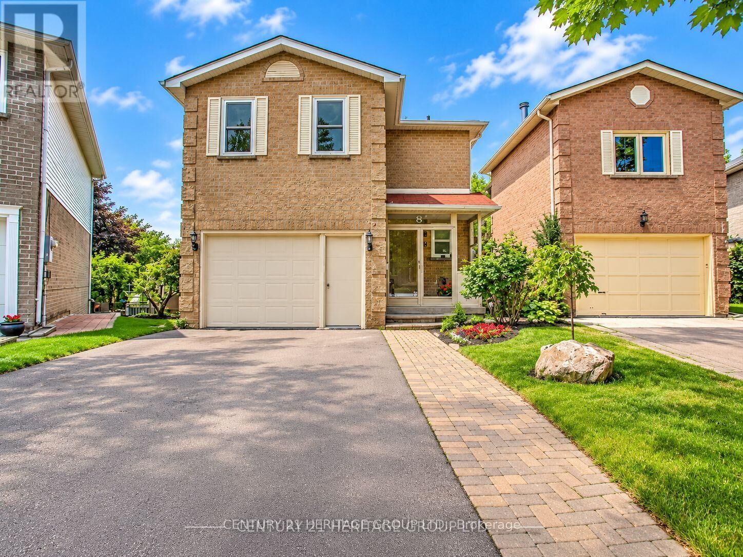 Property Photo:  8 Park Lane Circle Main  ON L4C 6S8 