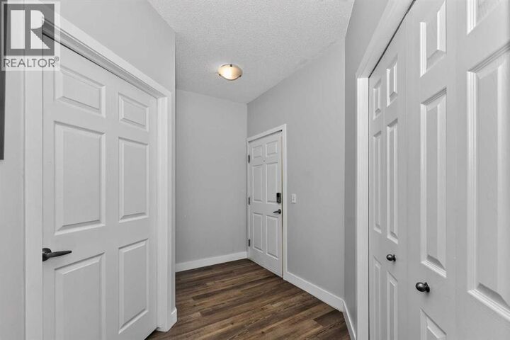 Property Photo:  4718 Stanley Road Southwest  AB T2S 2R2 