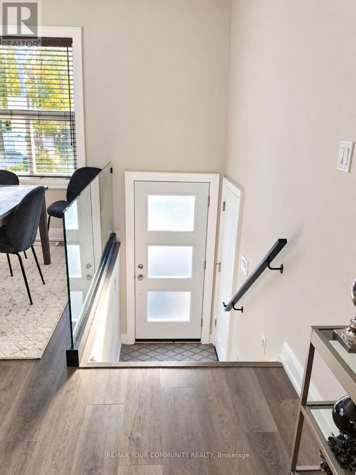 Property Photo:  14 Newlands Avenue Upper  ON L4P 3T3 
