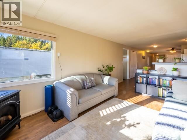Property Photo:  37-200 Lobird Road  YT Y1A 5V3 