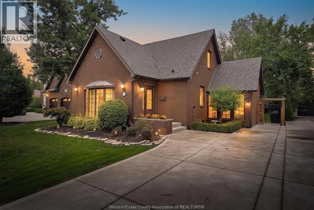 Property Photo:  4236 Roseland Drive East  ON N9G 1Y7 