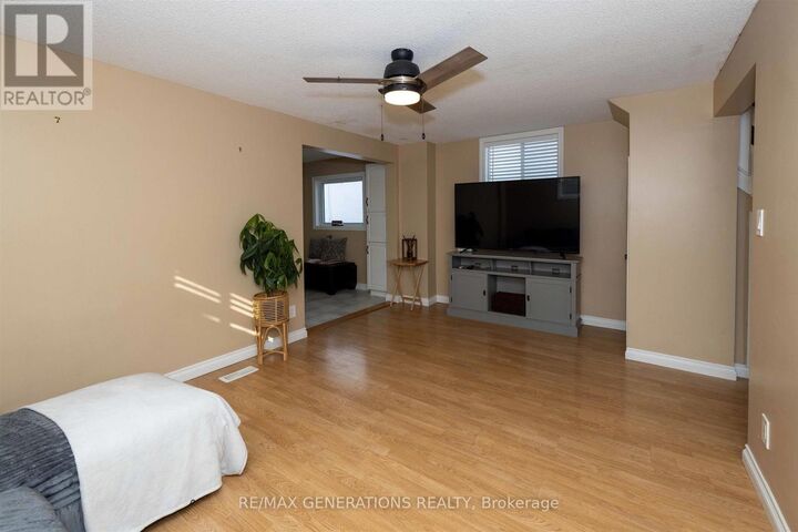 Property Photo:  129 Heron Street  ON P7C 2M2 