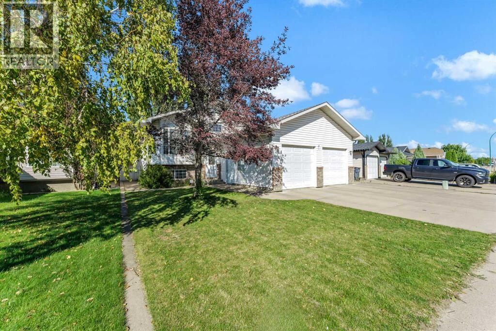 Property Photo:  460 Spruce Way Southeast  AB T1B 4L5 