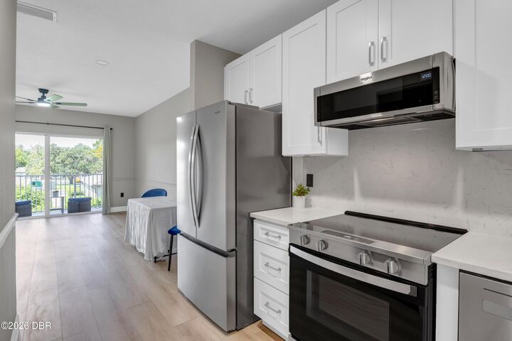 Property Photo:  