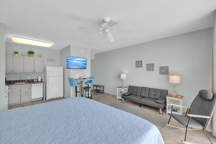 Property Photo: 9900 S Thomas Drive 1805 FL 32408