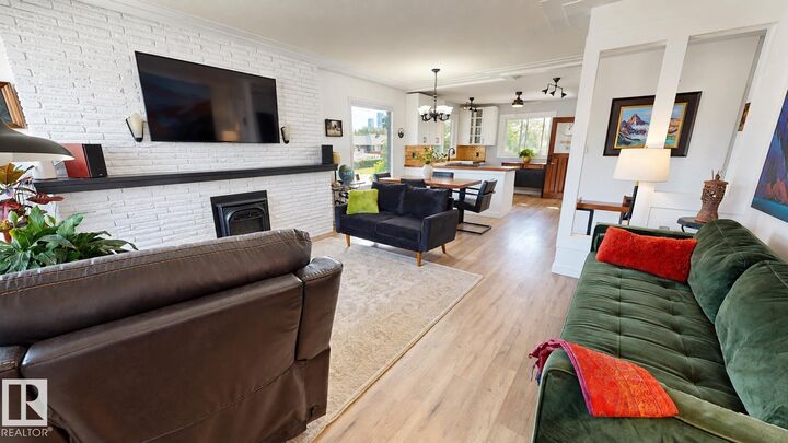 Property Photo:  11403 112 Avenue NW  AB T5G 0H5 