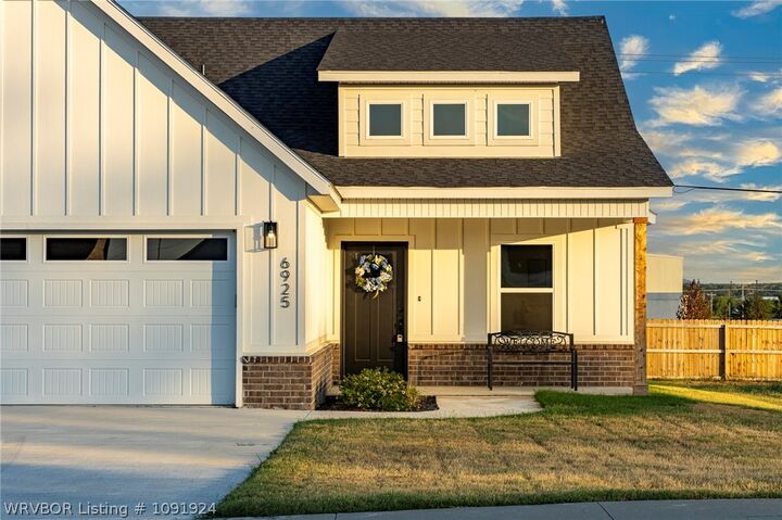 Property Photo:  6925 Spruce Street  AR 72916 