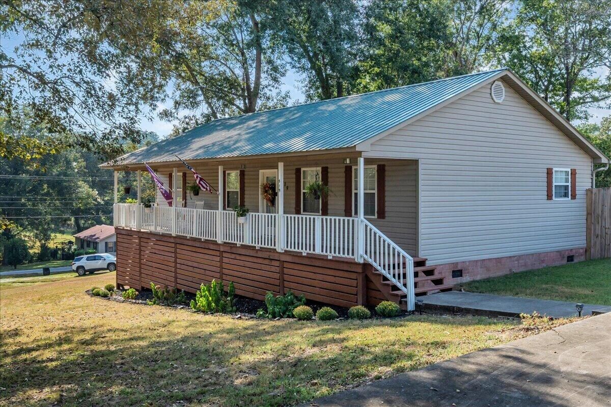 Property Photo:  519 Gunter Avenue  AL 35740 