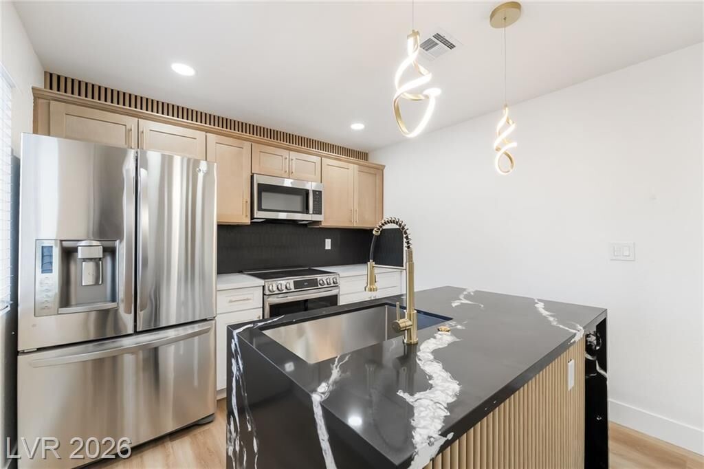 Property Photo: 5332 River Glen Drive 400 NV 89103