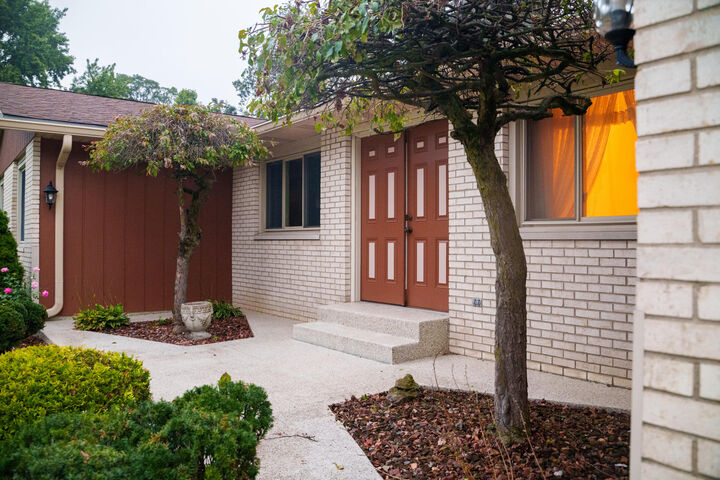 Property Photo: 2633 N Stuyvesant Lane IN 46350