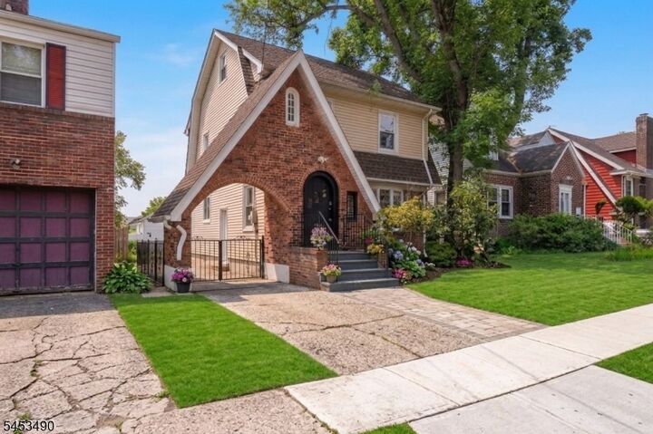 Property Photo:  246 Bellview Terr  NJ 07205 