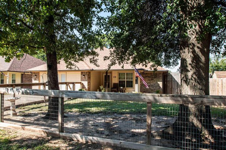 Property Photo: 516 Neches TX 75758